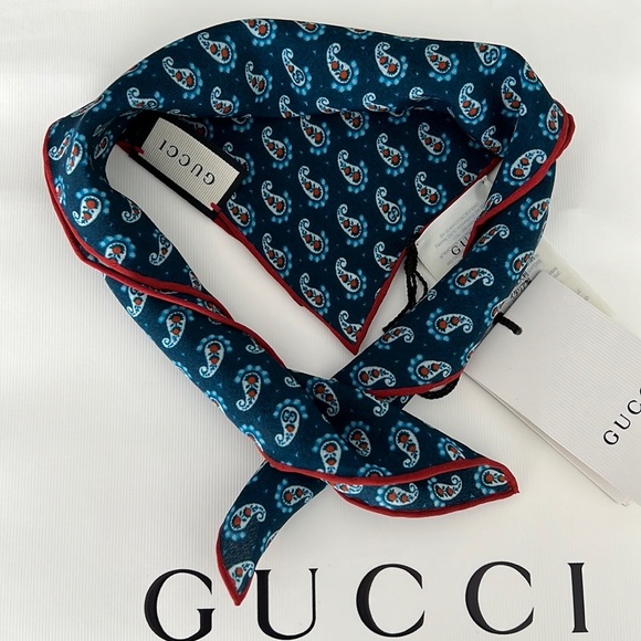 Gucci Accessories - Gucci scarf